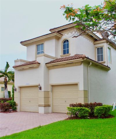 12411 Nw 57th St, House other with 5 bedrooms, 3 bathrooms and null parking in Coral Springs FL | Image 2