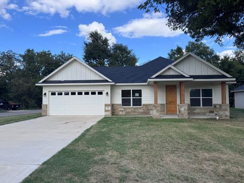 207 S Washington St, Cleburne, TX, 76031-5817 | Card Image