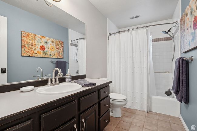 Shared upstairs bathroom | Image 21