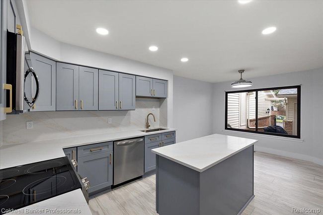 14 - 7020 Bridge Way, Condo with 3 bedrooms, 3 bathrooms and null parking in West Bloomfield MI | Image 21