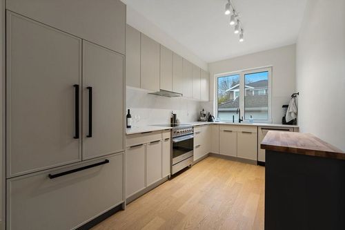 27-632 E 3rd St, North Vancouver, BC, V7L0J1 | Card Image