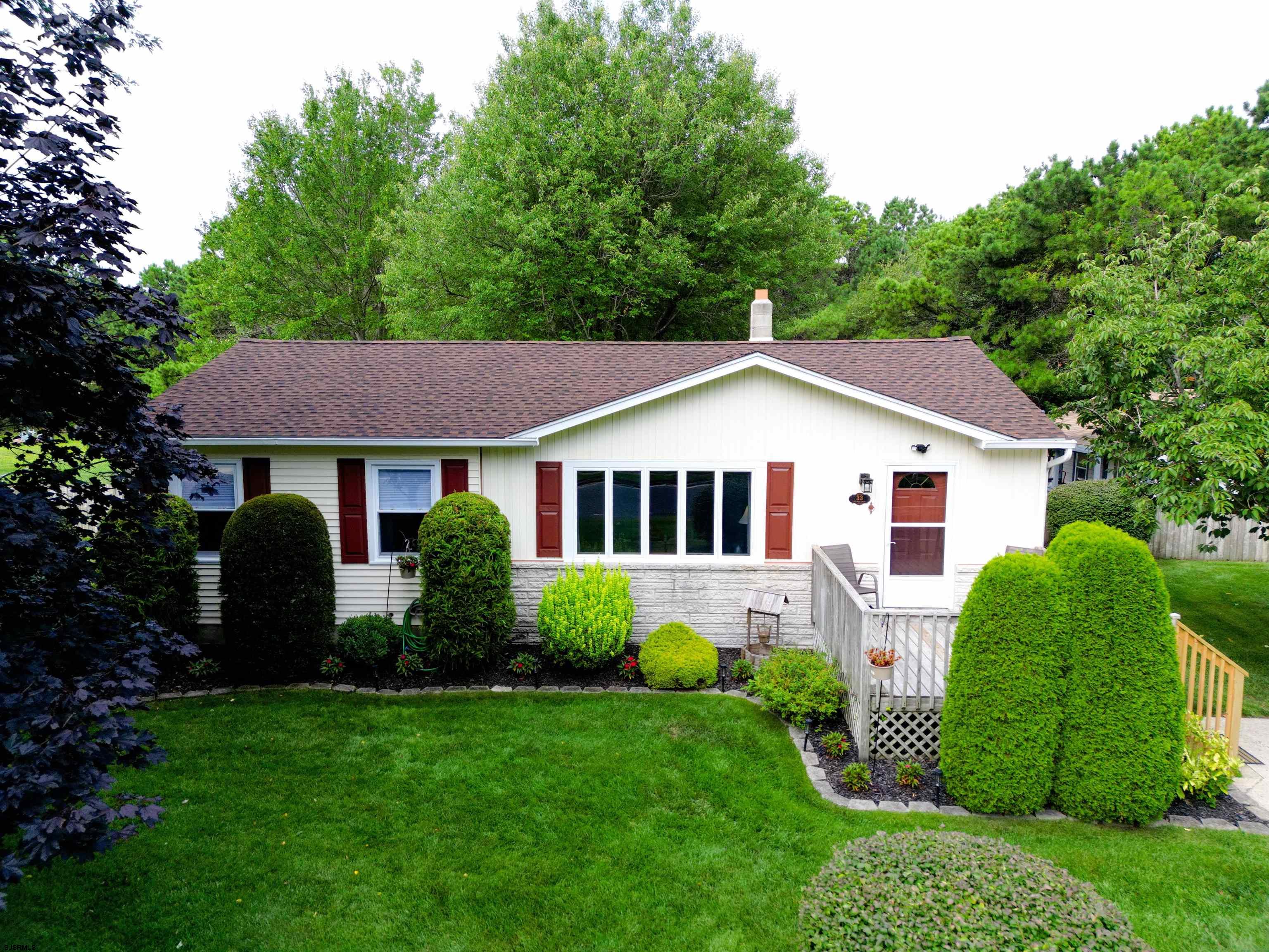 Hilltop Ln, Egg Harbor Township, NJ 08234