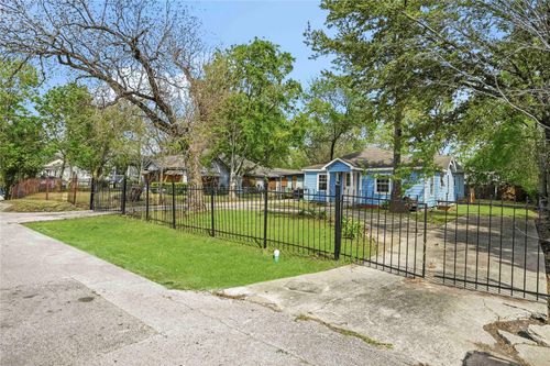 5513 Makeig St, Houston, TX, 77026-4020 | Card Image