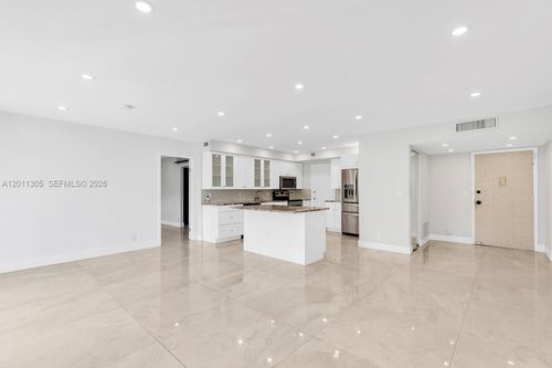204-300 Diplomat Pkwy, Hallandale Beach, FL, 33009-3707 | Card Image