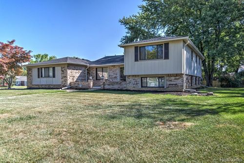 5250 Winchester Dr, Troy, MI, 48085-3247 | Card Image