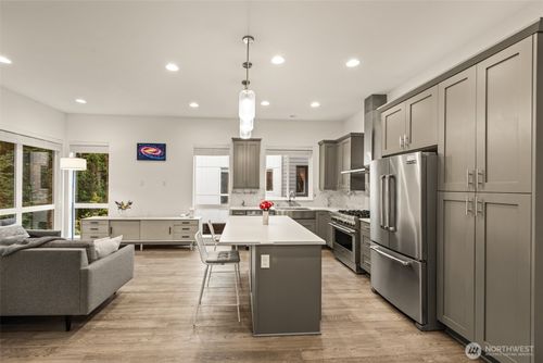 g2-1118 124th Ct Ne, Bellevue, WA, 98005-5066 | Card Image