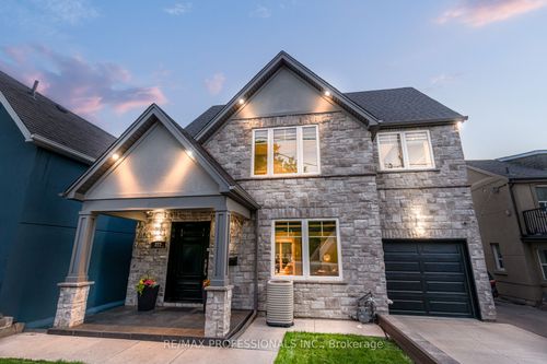 372 Silverthorn Ave, York, ON, M6M3G9 | Card Image