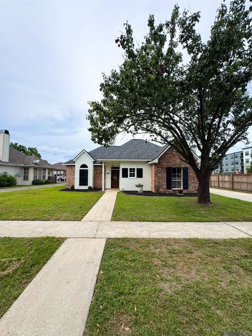 10467 Springcrest Dr, Baton Rouge, LA, 70810-7049 | Card Image