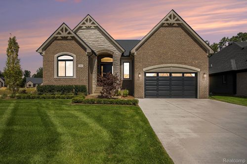 13851 Arthur Ct, Washington Township, MI, 48094-4021 | Card Image