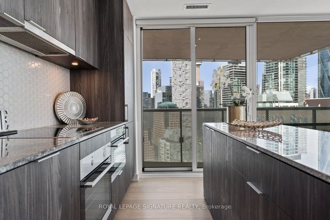 3305 - 15 Queens Quay E, Condo with 3 bedrooms, 2 bathrooms and 1 parking in Toronto ON | Image 25