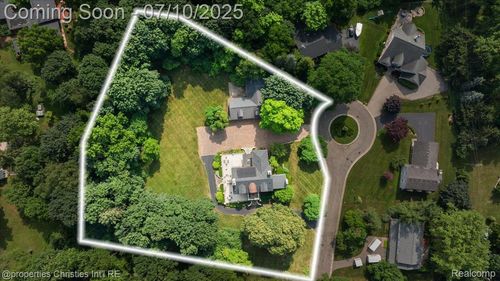 777 Kensington Ln, Bloomfield Hills, MI, 48304-3743 | Card Image