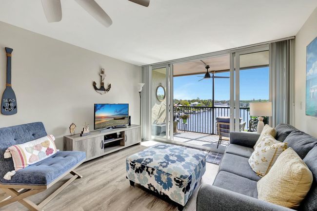 UNIT-402 - 15 Royal Palm Way, Condo with 2 bedrooms, 2 bathrooms and null parking in Boca Raton FL | Image 15