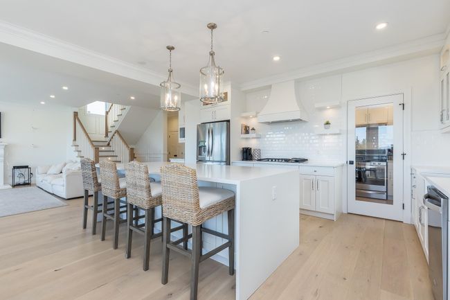 33990 Parr Ave, House other with 6 bedrooms, 4 bathrooms and null parking in Mission BC | Image 4