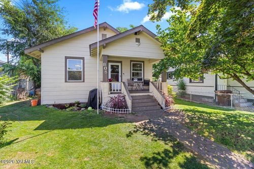 805 S 13th Ave, Yakima, WA, 98902-4324 | Card Image