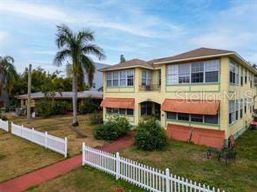 460 15th Ave N, St Petersburg, FL, 33704-4449 | Card Image
