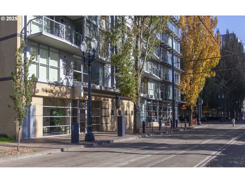 308-533 Ne Holladay St, Portland, OR, 97232-2081 | Card Image