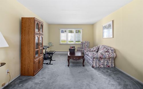 19 Foothill Ln, Dix Hills, NY, 11746-6809 | Card Image
