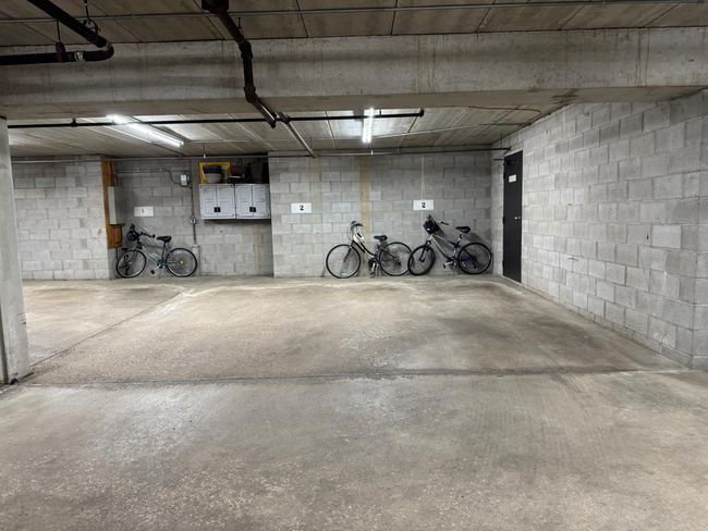 2 parking spaces | Image 31
