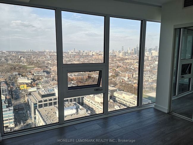 3319 - 19 Western Battery Rd, Condo with 2 bedrooms, 1 bathrooms and null parking in Toronto ON | Image 6