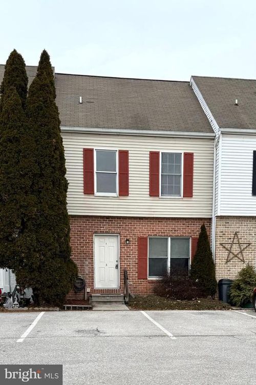 4 Oxwood Cir, New Oxford, PA, 17350-1514 | Card Image