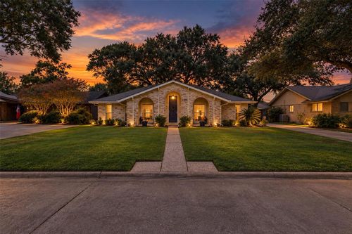 1527 17th Ave N, Texas City, TX, 77590-5337 | Card Image