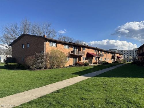 203-24635 Clareshire Dr, North Olmsted, OH, 44070-3524 | Card Image