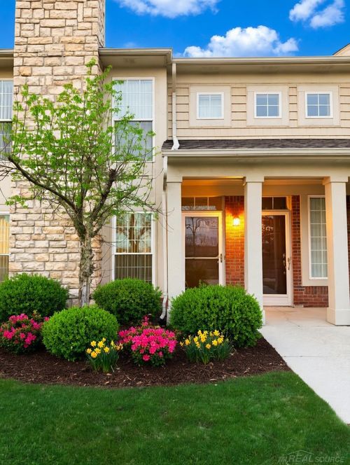 52149 Naugatuck Dr, Macomb, MI, 48042-3843 | Card Image