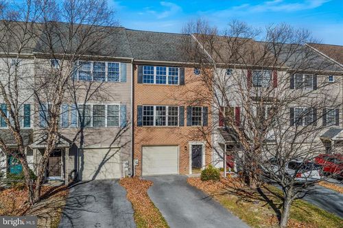 27 Fiser Ln, MARTINSBURG, WV, 25404-7326 | Card Image