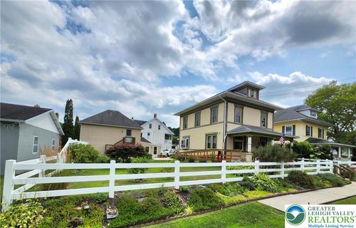 426 E Franklin St, SLATINGTON, PA, 18080-1911 | Card Image