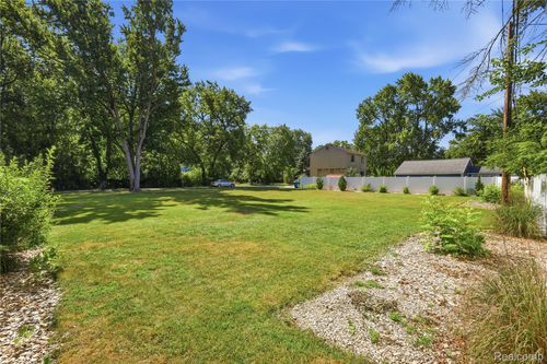 946 Iroquois Ave, Waterford, MI, 48327-3240 | Card Image