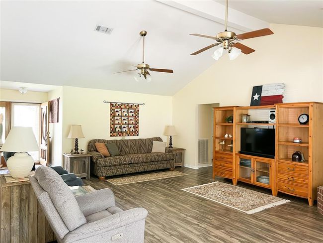 518 Lcr 902, House other with 3 bedrooms, 2 bathrooms and 2 parking in Jewett TX | Image 4
