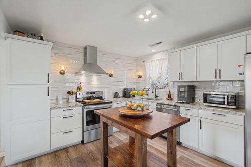 100 Dellrose Dr, Nashville, TN, 37214-2018 | Card Image