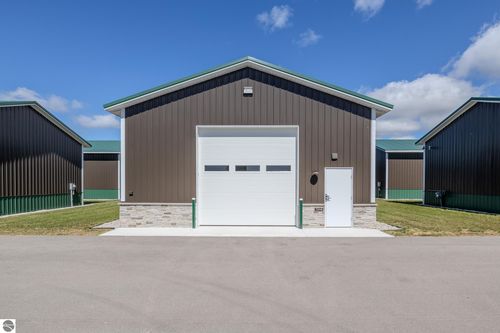 27-3055 Man Cave Ln, Traverse City, MI, 49685-8904 | Card Image