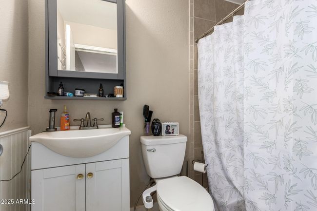 Primary Bathroom | Image 15