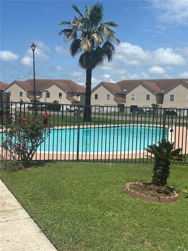 39 Regency Pt, Townhouse with 3 bedrooms, 2 bathrooms and null parking in Montgomery TX | Image 41
