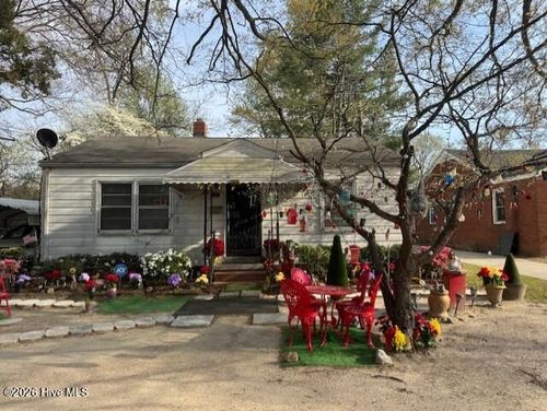 1007 W Saint James St, Tarboro, NC, 27886-4811 | Card Image