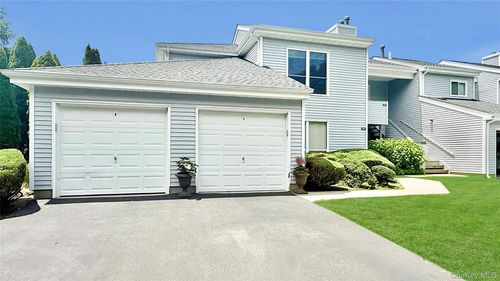 102 Hampton Vista Dr, Manorville, NY, 11949-2839 | Card Image