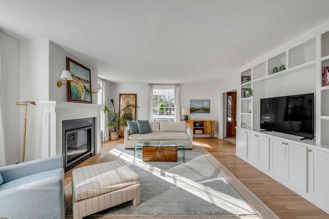 living room | Image 9