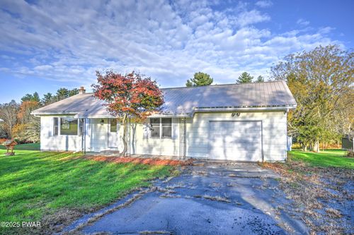 27 Edgewood Ln, Beach Lake, PA, 18405-4015 | Card Image