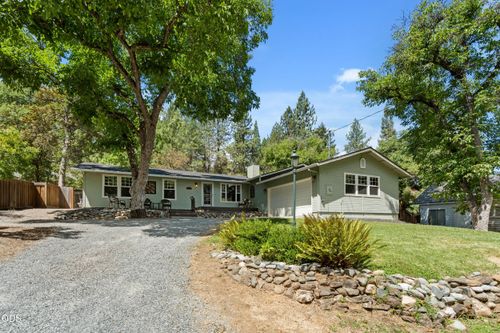 832 S 3rd St, Jacksonville, OR, 97530-9017 | Card Image