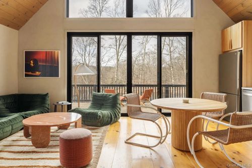 407 White Schoolhouse Rd, Rhinebeck, NY, 12572-2447 | Card Image