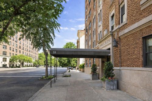 9-h-18 W 70th St, New York, NY, 10023-4607 | Card Image