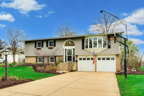 6736 Meadowcrest Dr, Downers Grove, IL, 60516-3525 | Card Image