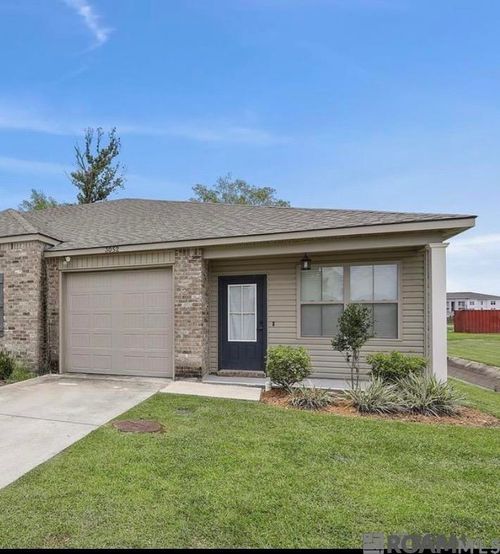 3052 S Roth Ave, Gonzales, LA, 70737-4883 | Card Image