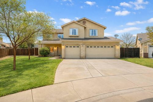 3232 N Zion Cir, Hanford, CA, 93230-8102 | Card Image