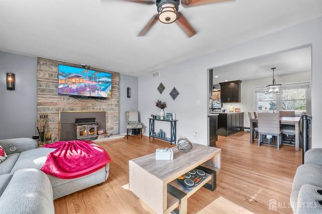 306 Salvatore Ave, House other with 3 bedrooms, 2 bathrooms and null parking in Middlesex NJ | Image 4
