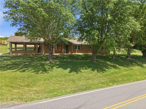 954 Parsonsville Rd, Purlear, NC, 28665-9026 | Card Image