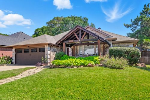 2704 Old English Ct, Euless, TX, 76039-7833 | Card Image