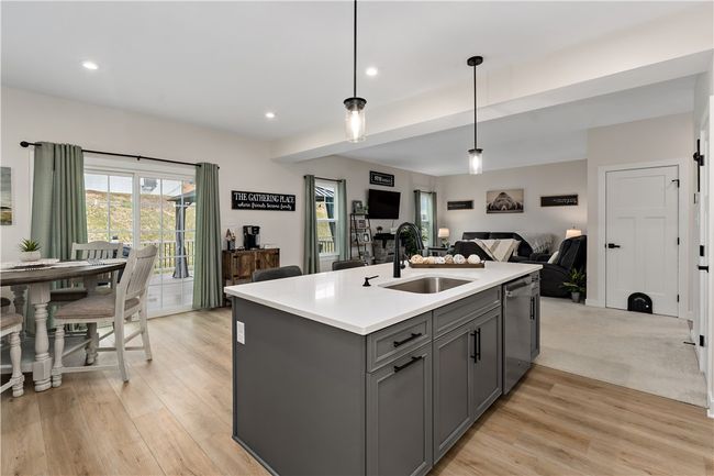 472 Sarjean Way, House other with 4 bedrooms, 3 bathrooms and 2 parking in Zelienople PA | Image 5