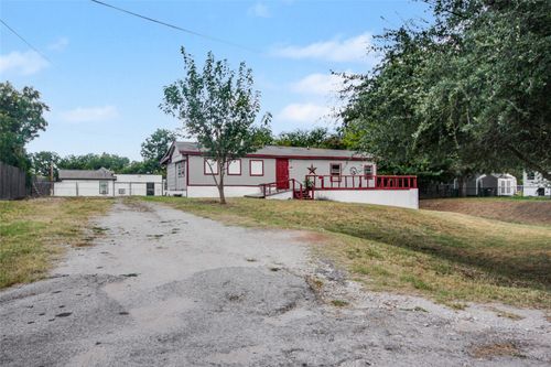 121 Pawnee Trl, Weatherford, TX, 76087-9695 | Card Image
